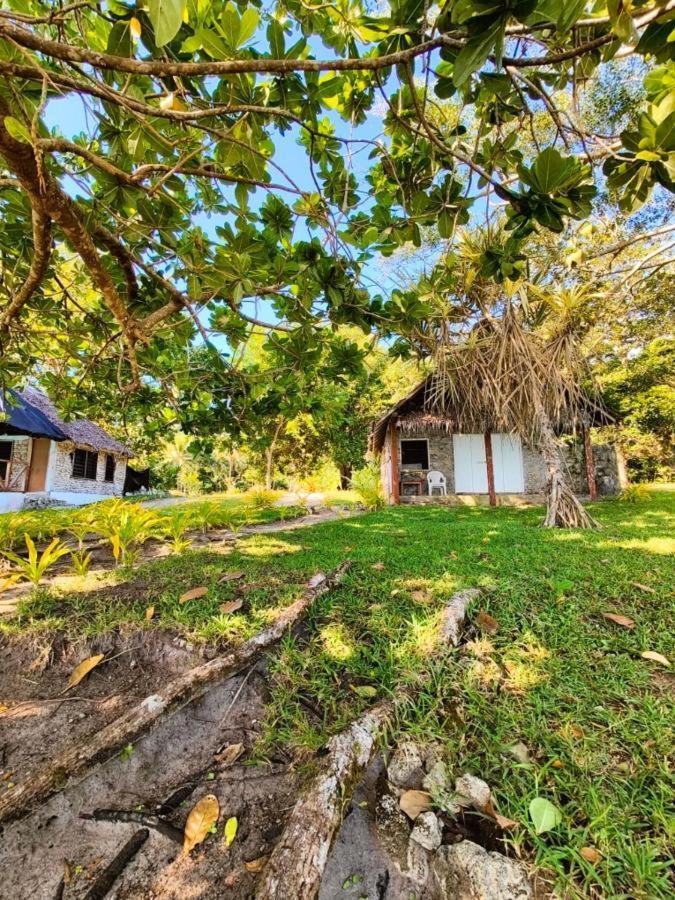 Lonnoc Beach Lodge Hog Harbour 外观 照片